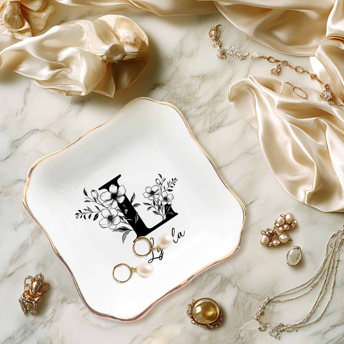Netecom Personalized Floral Jewelry Dish with Custom Letter and Name, Elegant Ceramic Tray for Birthdays and Home Decor