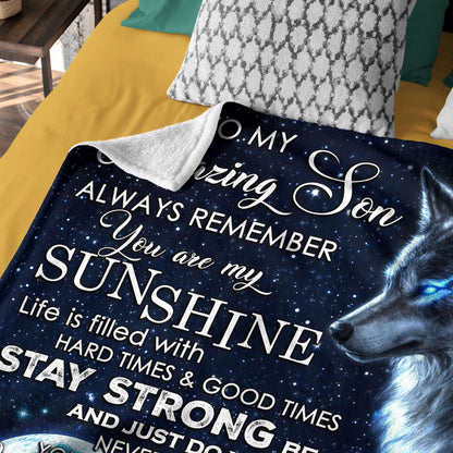 Netecom Personalized Wolf To My Amazing Son Blanket from Mom, Custom Moon and Wolf Throw Blanket for Couch, Bed or Sofa, Ultra Soft Warm Gift for Son’s Birthday, Anniversary and Christmas